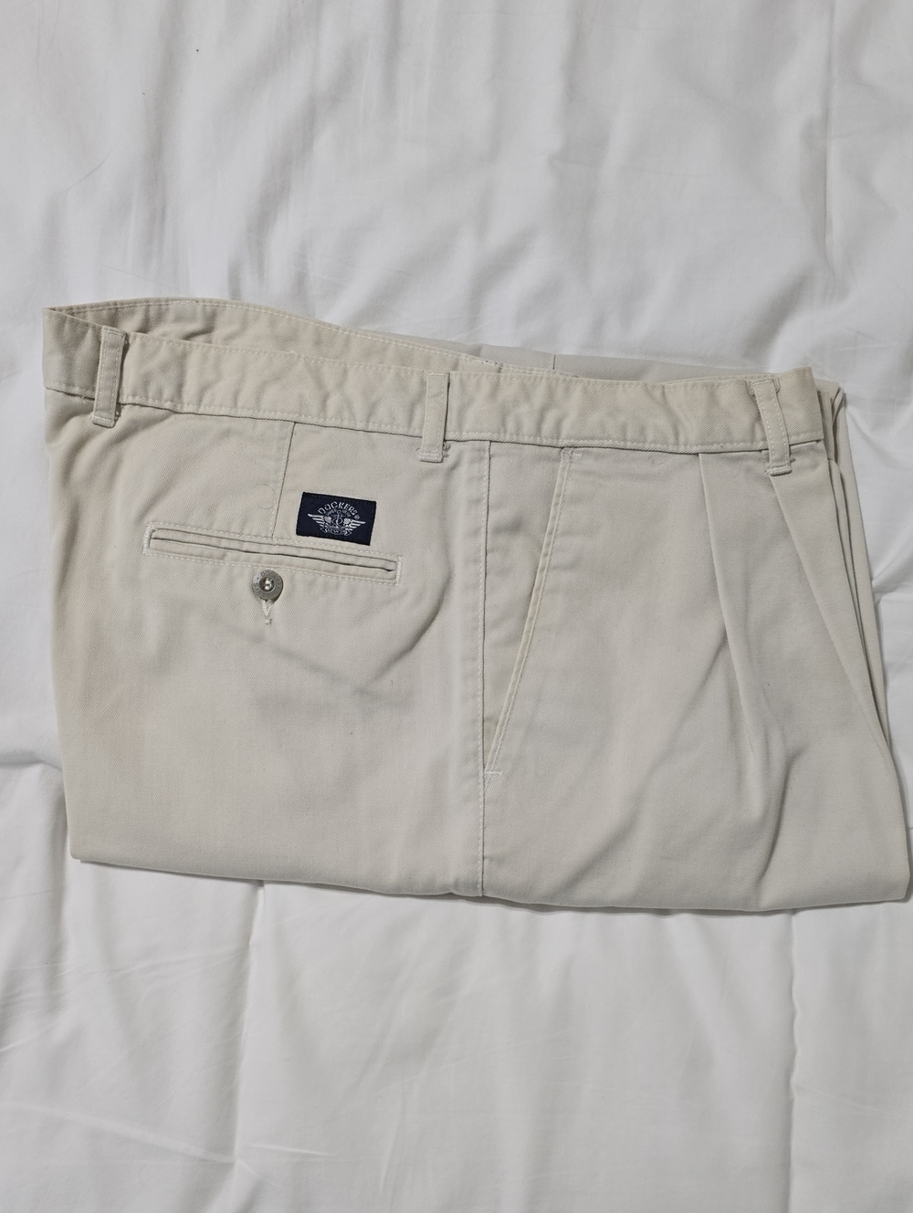 Dockers Men's Pleated Chinos in Light Khaki
